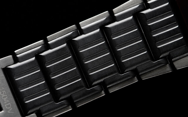 大人の日常使いGショックが完成。タフなルックスのままMT−G史上「最薄」を 実現｜G-SHOCK