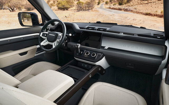 ディフェンダーに8人乗りのニューファミリー「130」登場|Land Rover ディフェンダーに8人乗りのニューファミリー「130」登場|Land Rover