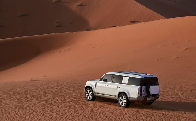 ディフェンダーに8人乗りのニューファミリー「130」登場|Land Rover ディフェンダーに8人乗りのニューファミリー「130」登場|Land Rover