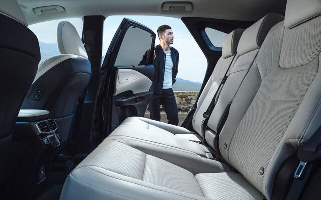 次世代レクサス第4弾モデル「RX」がワールドプレミア|LEXUS 次世代レクサス第4弾モデル「RX」がワールドプレミア|LEXUS