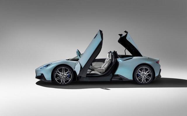 マセラティ MC20チェロに試乗──サーキットからリゾートまで何にでも使える万能スーパースポーツ｜Maserati