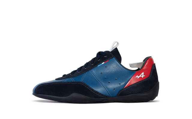 洗練されたデザインと機能性。両方を備えた日本オリジナルデザインのドライビングシューズが登場｜ALPINE×NEGRONI