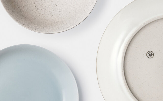 「B品」を生み出さない意匠と生産体制を確立。多様性にあふれた食卓を支える器｜ALONGU 明論具 
