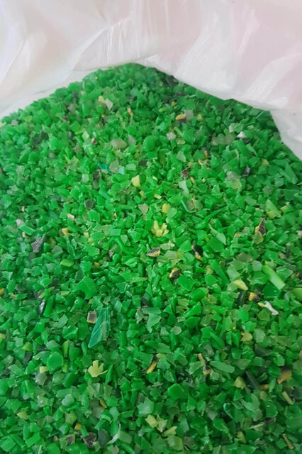 トップヘアスタイリストが作る100%リサイクルプラスチックのヘアコーム｜RE=COMB