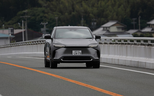 トヨタとスバルが共同開発したSUV型BEV、bZ4Xとソルテラに試乗　その乗り味の違いに迫る｜TOYOTA  SUBARU