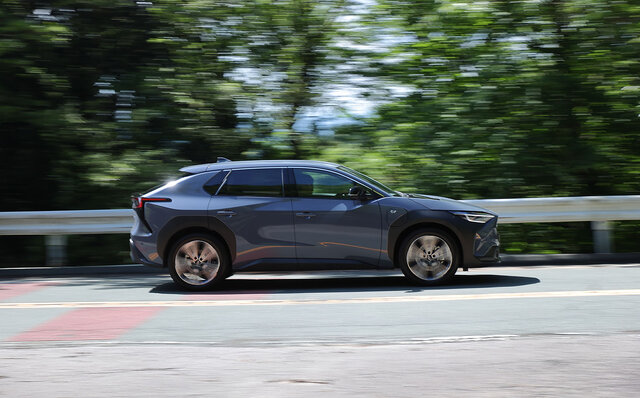 トヨタとスバルが共同開発したSUV型BEV、bZ4Xとソルテラに試乗　その乗り味の違いに迫る｜TOYOTA  SUBARU