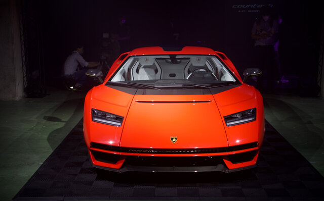48Vハイブリッドの新型「カウンタック」が日本上陸｜Lamborghini