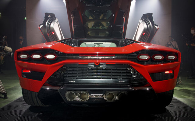 48Vハイブリッドの新型「カウンタック」が日本上陸｜Lamborghini
