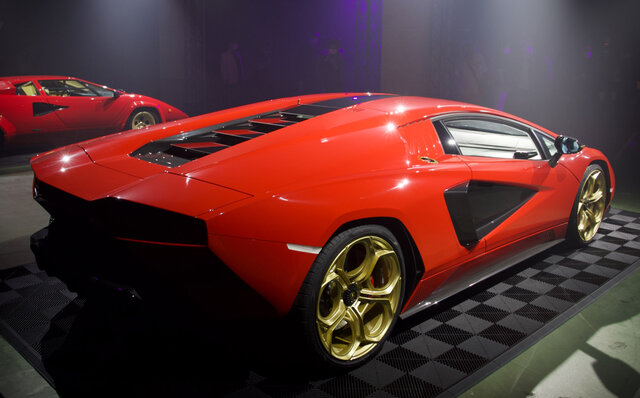 48Vハイブリッドの新型「カウンタック」が日本上陸｜Lamborghini