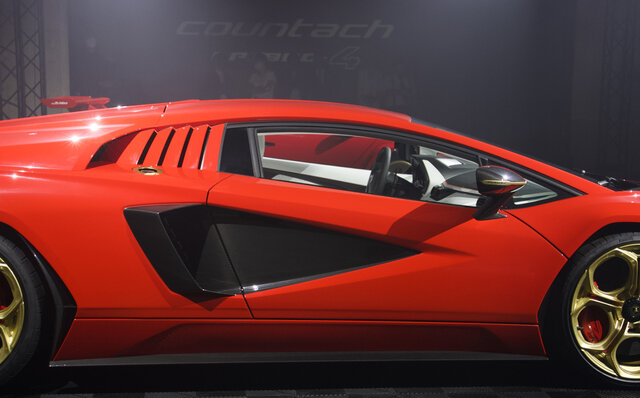 48Vハイブリッドの新型「カウンタック」が日本上陸｜Lamborghini