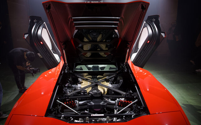 48Vハイブリッドの新型「カウンタック」が日本上陸｜Lamborghini