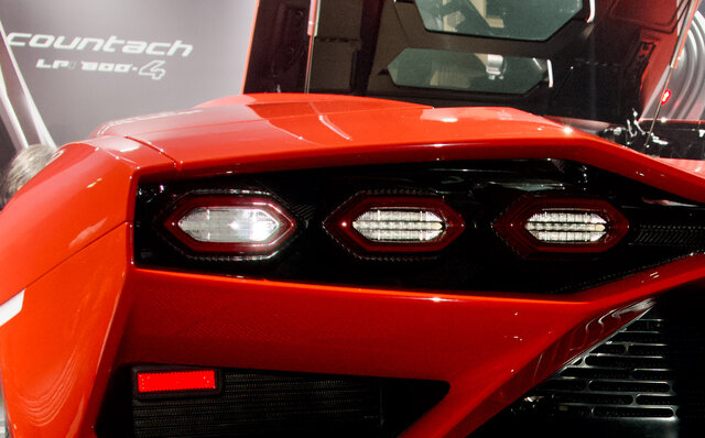48Vハイブリッドの新型「カウンタック」が日本上陸｜Lamborghini