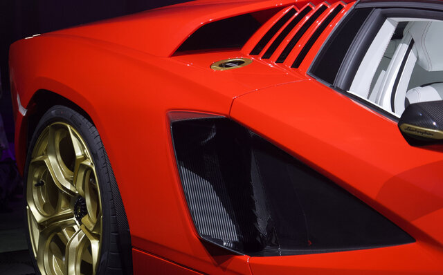 48Vハイブリッドの新型「カウンタック」が日本上陸｜Lamborghini