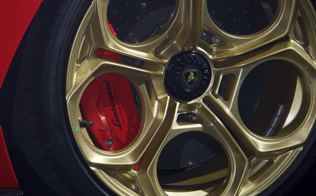 48Vハイブリッドの新型「カウンタック」が日本上陸｜Lamborghini