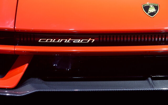 48Vハイブリッドの新型「カウンタック」が日本上陸｜Lamborghini