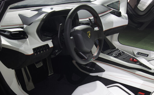 48Vハイブリッドの新型「カウンタック」が日本上陸｜Lamborghini