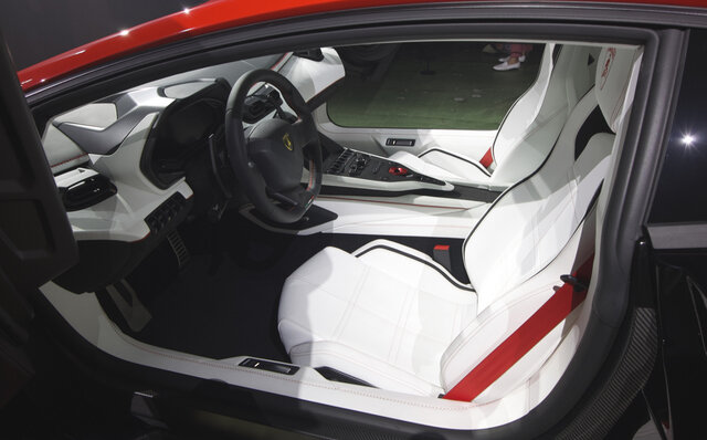 48Vハイブリッドの新型「カウンタック」が日本上陸｜Lamborghini