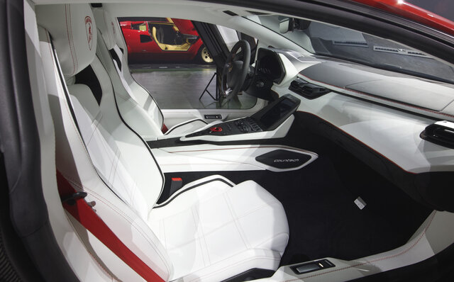 48Vハイブリッドの新型「カウンタック」が日本上陸｜Lamborghini