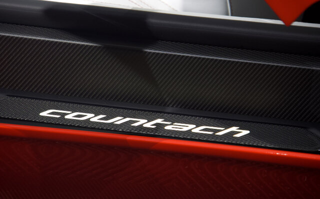 48Vハイブリッドの新型「カウンタック」が日本上陸｜Lamborghini