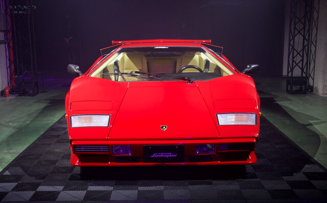 48Vハイブリッドの新型「カウンタック」が日本上陸｜Lamborghini