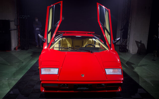 48Vハイブリッドの新型「カウンタック」が日本上陸｜Lamborghini