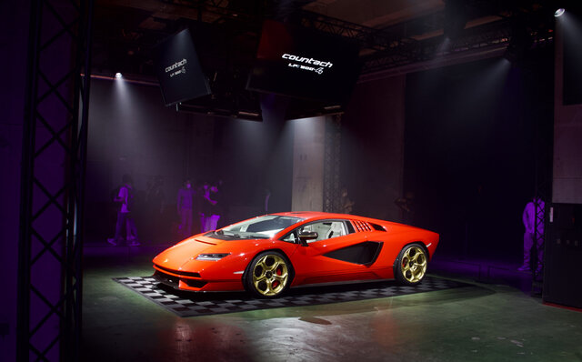 48Vハイブリッドの新型「カウンタック」が日本上陸｜Lamborghini