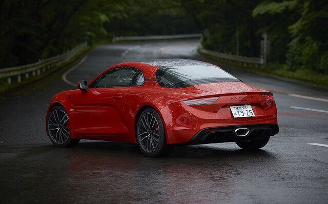 新型アルピーヌA110に試乗──“110GT”と“110S” その違いに迫る｜Alpine