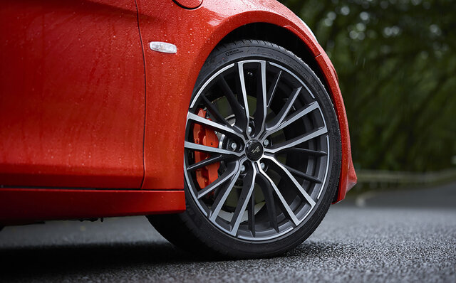 新型アルピーヌA110に試乗──“110GT”と“110S” その違いに迫る｜Alpine