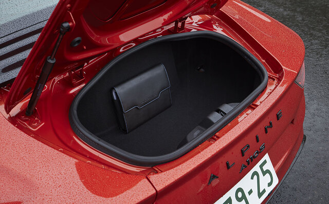 新型アルピーヌA110に試乗──“110GT”と“110S” その違いに迫る｜Alpine