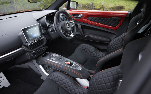 新型アルピーヌA110に試乗──“110GT”と“110S” その違いに迫る|Alpine 新型アルピーヌA110に試乗──“110GT”と“110S” その違いに迫る|Alpine