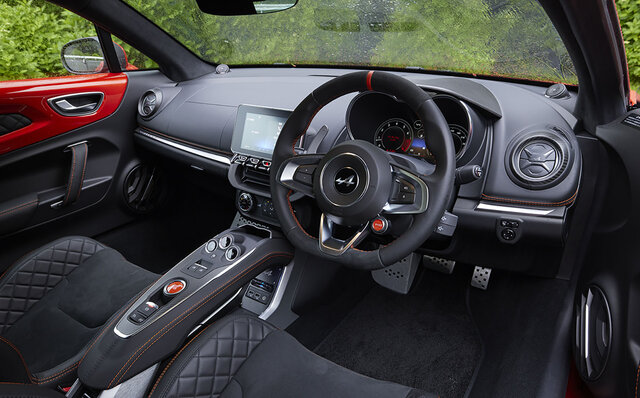 新型アルピーヌA110に試乗──“110GT”と“110S” その違いに迫る|Alpine 新型アルピーヌA110に試乗──“110GT”と“110S” その違いに迫る|Alpine