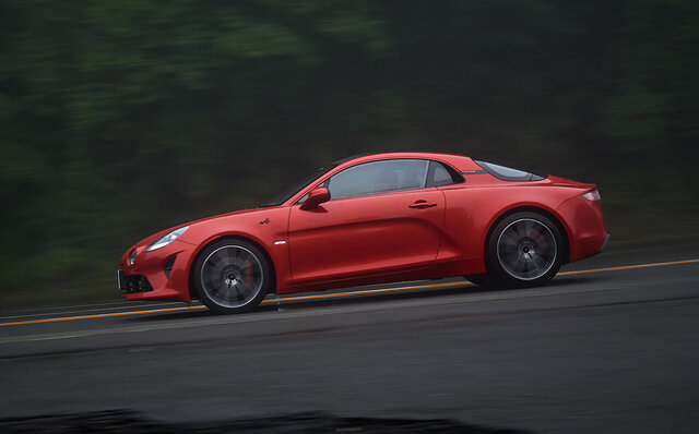 新型アルピーヌA110に試乗──“110GT”と“110S” その違いに迫る|Alpine 新型アルピーヌA110に試乗──“110GT”と“110S” その違いに迫る|Alpine