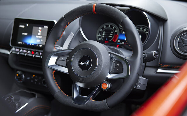 新型アルピーヌA110に試乗──“110GT”と“110S” その違いに迫る|Alpine 新型アルピーヌA110に試乗──“110GT”と“110S” その違いに迫る|Alpine