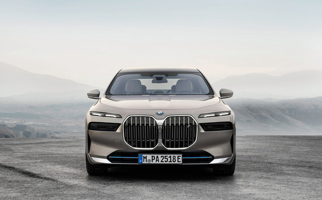 BMWのフラッグシップセダン、新型「 7シリーズ」販売開始──初のBEV「i7」もラインナップ|BMW BMWのフラッグシップセダン、新型「 7シリーズ」販売開始──初のBEV「i7」もラインナップ|BMW