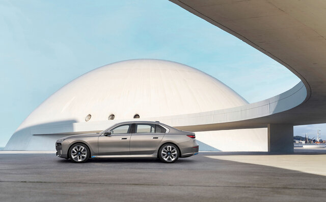 BMWのフラッグシップセダン、新型「 7シリーズ」販売開始──初のBEV「i7」もラインナップ|BMW BMWのフラッグシップセダン、新型「 7シリーズ」販売開始──初のBEV「i7」もラインナップ|BMW