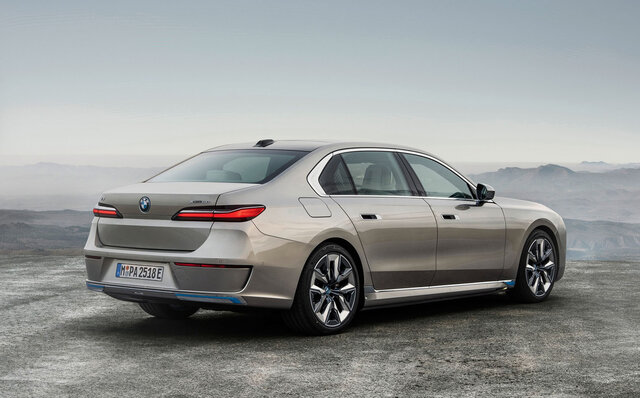 BMWのフラッグシップセダン、新型「 7シリーズ」販売開始──初のBEV「i7」もラインナップ|BMW BMWのフラッグシップセダン、新型「 7シリーズ」販売開始──初のBEV「i7」もラインナップ|BMW