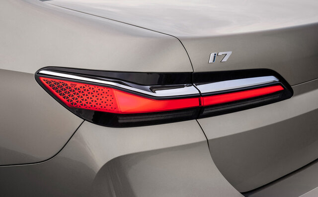 BMWのフラッグシップセダン、新型「 7シリーズ」販売開始──初のBEV「i7」もラインナップ|BMW BMWのフラッグシップセダン、新型「 7シリーズ」販売開始──初のBEV「i7」もラインナップ|BMW