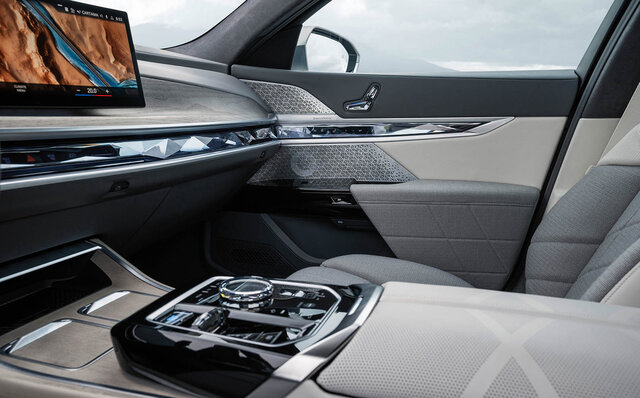 BMWのフラッグシップセダン、新型「 7シリーズ」販売開始──初のBEV「i7」もラインナップ|BMW BMWのフラッグシップセダン、新型「 7シリーズ」販売開始──初のBEV「i7」もラインナップ|BMW