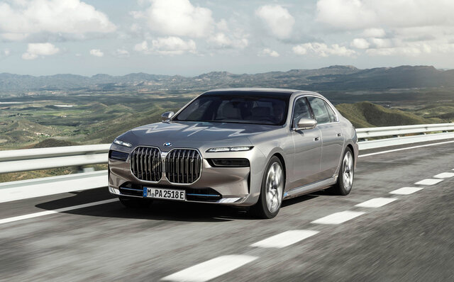 BMWのフラッグシップセダン、新型「 7シリーズ」販売開始──初のBEV「i7」もラインナップ|BMW BMWのフラッグシップセダン、新型「 7シリーズ」販売開始──初のBEV「i7」もラインナップ|BMW