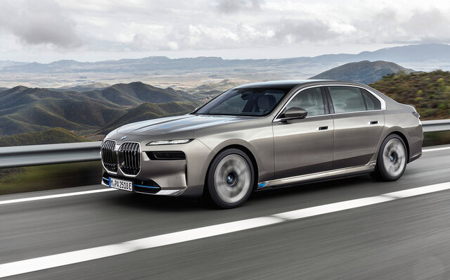 BMWのフラッグシップセダン、新型「 7シリーズ」販売開始──初のBEV「i7」もラインナップ|BMW BMWのフラッグシップセダン、新型「 7シリーズ」販売開始──初のBEV「i7」もラインナップ|BMW