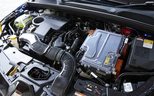 ルノー ルーテシアE-TECHハイブリッドに試乗──スポーティな走りと驚異の低燃費を両立｜Renault