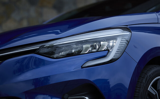 ルノー ルーテシアE-TECHハイブリッドに試乗──スポーティな走りと驚異の低燃費を両立｜Renault