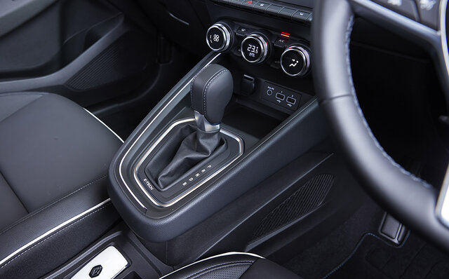 ルノー ルーテシアE-TECHハイブリッドに試乗──スポーティな走りと驚異の低燃費を両立｜Renault