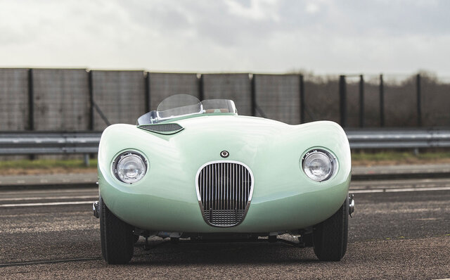 約70年の時を経て新車として蘇る、往年の名車Cタイプ｜Jaguar