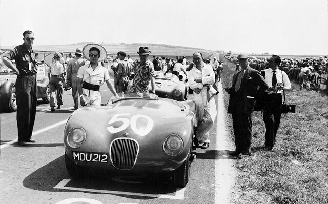 約70年の時を経て新車として蘇る、往年の名車Cタイプ｜Jaguar