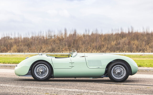 約70年の時を経て新車として蘇る、往年の名車Cタイプ｜Jaguar