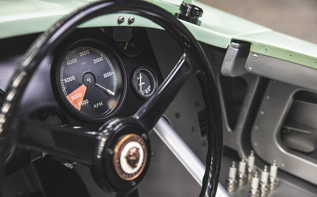 約70年の時を経て新車として蘇る、往年の名車Cタイプ｜Jaguar