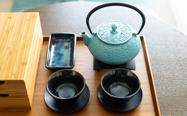 まるで千夜一夜物語。黄金色に煌めく石垣島の「ナイトプール」で大人時間を満喫！｜TRAVEL