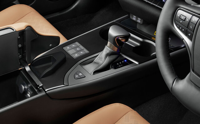 走りの味の深化──マイナーチェンジを受けた新型レクサスUXが発売｜LEXUS