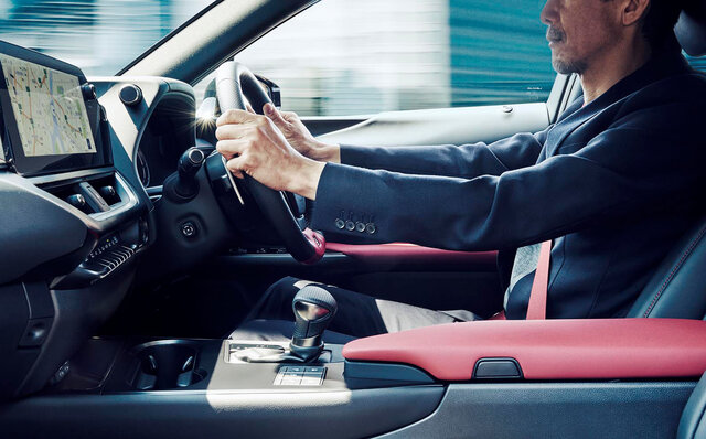 走りの味の深化──マイナーチェンジを受けた新型レクサスUXが発売｜LEXUS